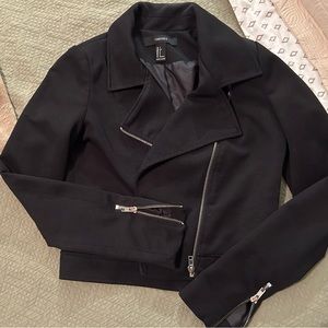 Black forever 21 jacket with silver zippers